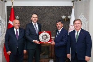 Belediye Başkanımız Sayın Bekir Aksun, Enerji ve Tabii Kaynaklar Bakanı Sayın Alparslan Bayraktar’ı ziyaret etti.