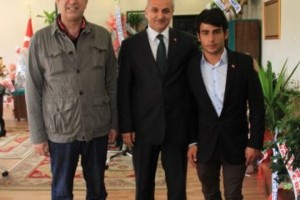 Şampiyon yüzücü Mehmet Karaçetin\'den Başkan Başsoy’a ziyaret