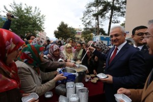 Erzincan Belediyesi Muharrem Ayı Nedeniyle Aşure Dağıttı