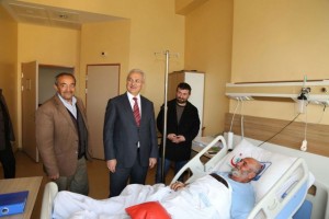 Başkan Başsoy’dan Mevlit Kandilinde Hastahane Ziyareti