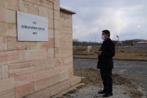 Başkan Aksun’dan Deprem Şehitliği Anıtına Ziyaret