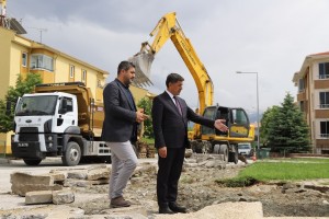 Belediye Başkanımız Bekir Aksun, Mimar Sinan Mahallesinde devam eden çalışmaları yerinde inceledi