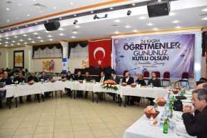 Erzincan Belediyesince 24 Kasım Öğretmenler Günü dolayısıyla Düzenlenen Yemekte Öğretmenler Bir Araya Geldi