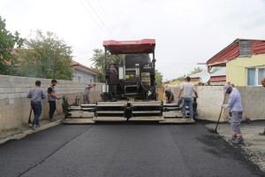 Yoğurtlu yerleşkesinde asfalt serim çalışmaları devam ediyor