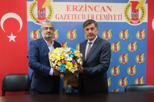 Belediye Başkanımız Sayın Bekir Aksun Erzincan Gazeteciler Cemiyeti’ne ziyarette bulundu.