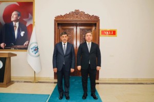 Belediye Başkanımız Sn. Bekir Aksun, Erzincan Valisi Sn. Hamza Aydoğdu’ya ziyarette bulundu