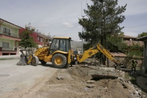 Erzincan Belediyesi yol düzenleme çalışmalarına devam ediyor