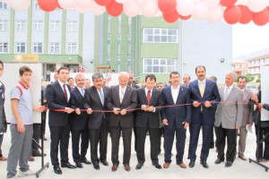 Milli Egemenlik Anadolu Lisesi\'nde yapımı tamamlanan spor tesisi  açıldı