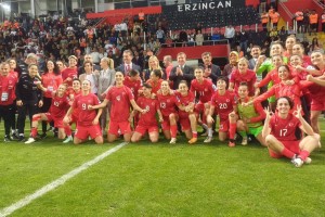 Kadın A Milli Futbol Takımımız, Kardeş Ülke Azerbaycan karşısında aldığı 1-0'lık galibiyetle büyük bir başarıya imza attı.
