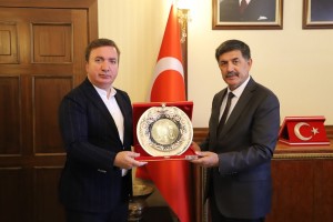 Belediye Başkanımız Bekir Aksun, Vali Hamza Aydoğdu’ya hayırlı olsun ziyaretinde bulundu.