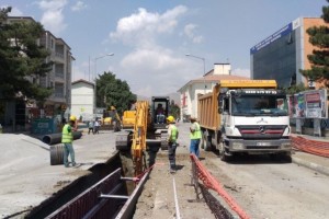13 Şubat Caddesinde Kanalizasyon Hattı Yenileme Çalışmaları Devam Ediyor