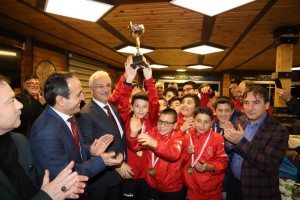 Erz Enerji Erzincan Belediyespor Şampiyonluğu kutladı