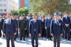 19 Eylül Gaziler Günü Erzincan Belediyesi Önünde Düzenlenen Törenlerle Kutlandı.