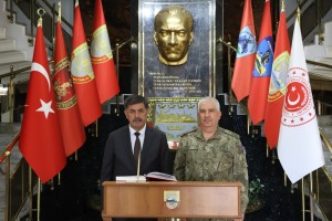 Belediye Başkanımız Sn. Bekir Aksun, 3. Ordu Komutanı Korgeneral Sn. Veli Tarakcı’yı ziyaret etti.