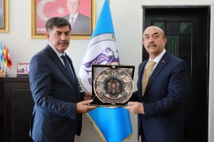 İl Milli Eğitim Müdürü Sn. Hacı Ömer Kartal, Belediye Başkanımız Sn. Bekir Aksun’u ziyaret etti.