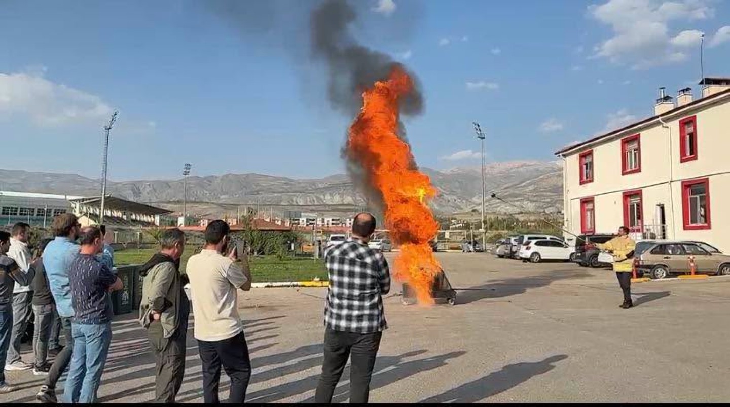 Belediyemiz İtfaiye Müdürlüğü tarafından yangın eğitimleri verilmeye devam ediliyor