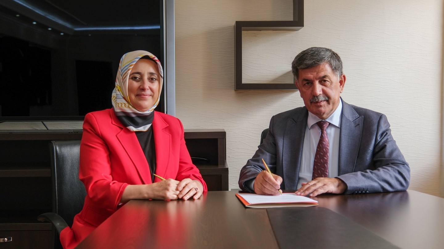 Erzincan Belediyesi ile KADEM Erzincan Temsilciliği Arasında İş Birliği Protokolü İmzalandı