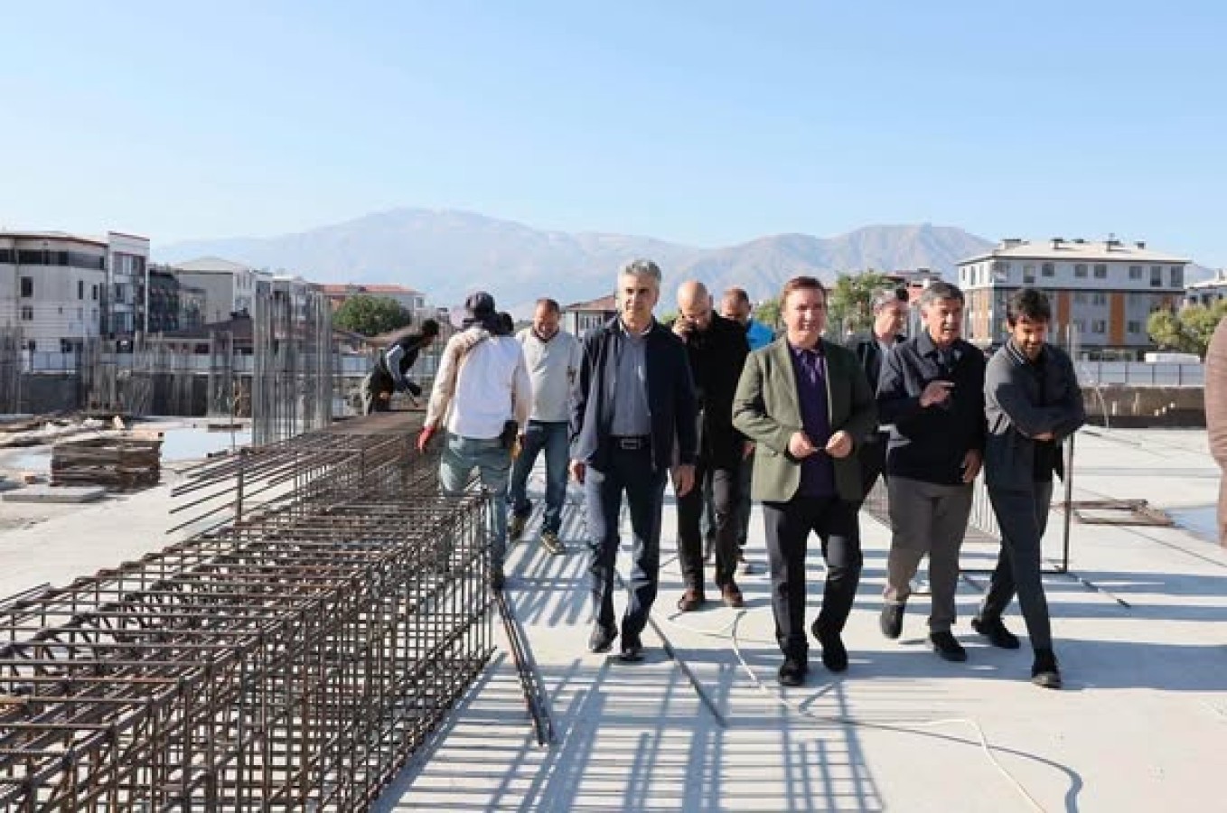 Merkez Çarşısı inşaatında incelemelerde bulunuldu