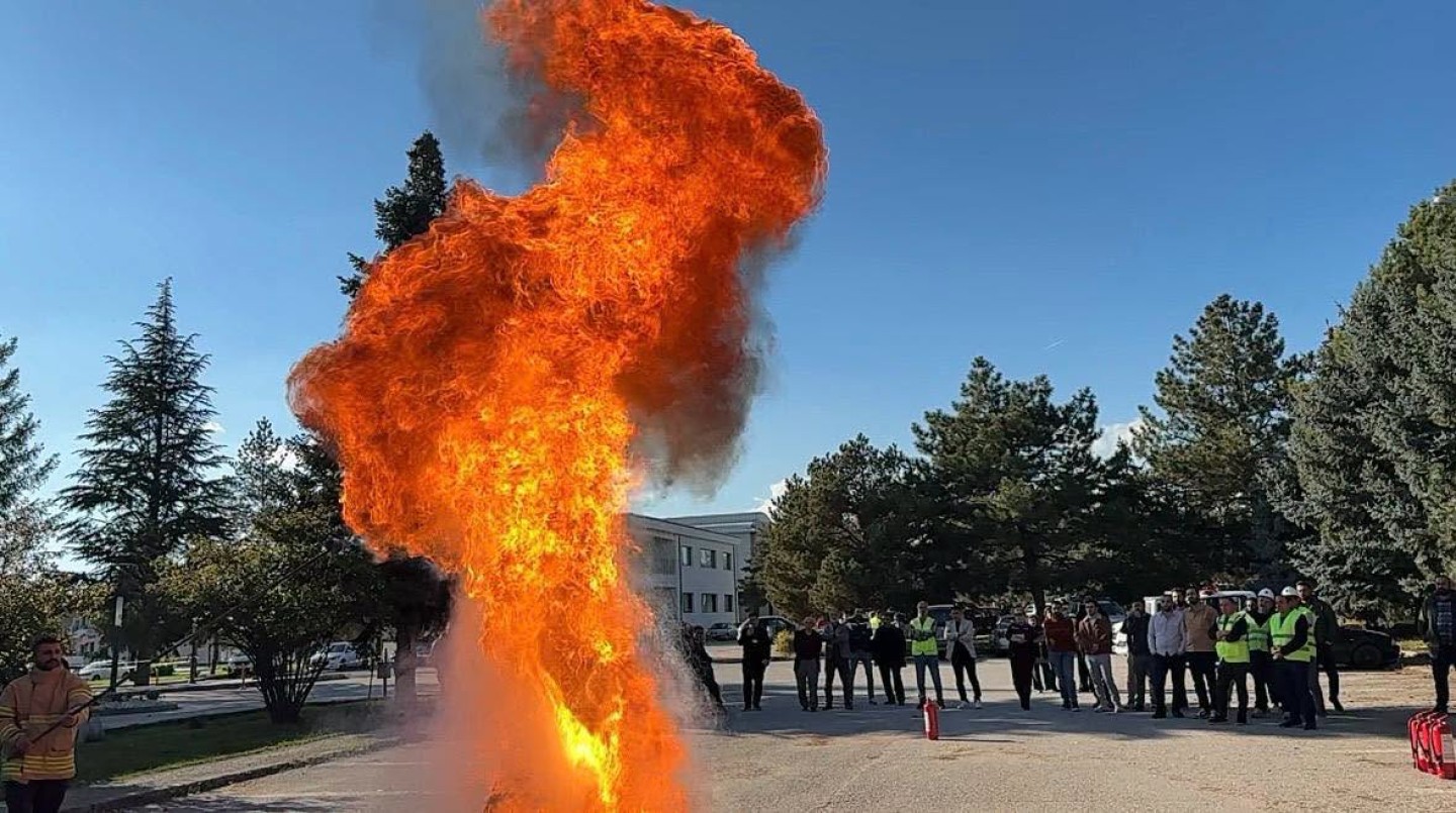 Yangın güvenliği, yangına müdahale ve ilk yardım egitimleri devam ediyor